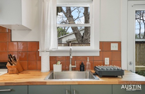 Holly House | 2109 Haskell #B xxxx