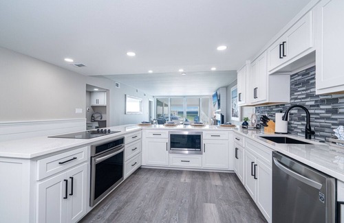 Holiday Isle Condo | 2114 Free Beach Setup - Shoreline Towers Stunning Condo