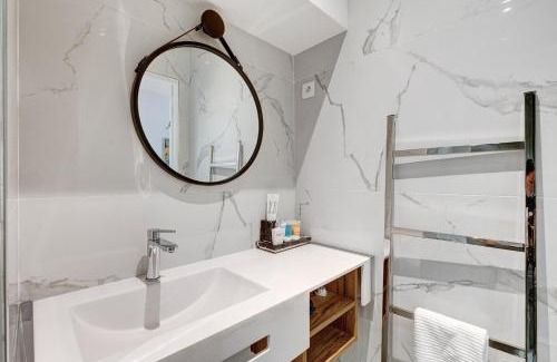 Saint-Gervais Apartment | 212 Suite Louboutin - Superb Apartment in Paris
