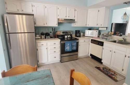 Lewes House | 215 Cedar Street Unit 5 Rose Garden