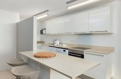 Victoria and Alfred Waterfront Apartment | 216 Harbour Bridge | Sleek and Secure Apartment