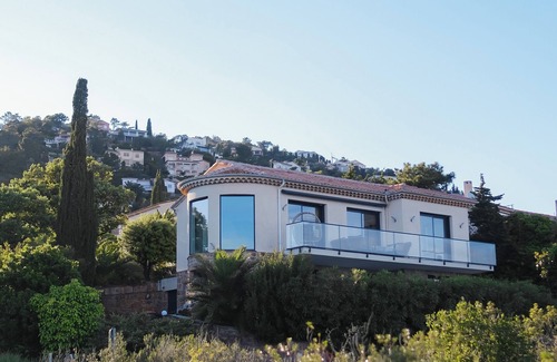 Antibes Old Town Villa | (219) Magnifique Villa 170m2 Vue Mer Piscine Climatisée Jardin Parkings