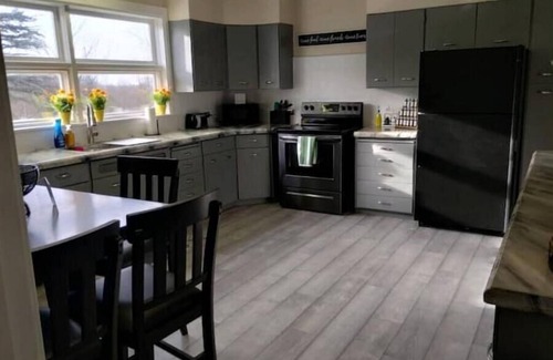 Springville House | 21min from Buffalo Bills Stadium! Family-sized home with game room & firepit.