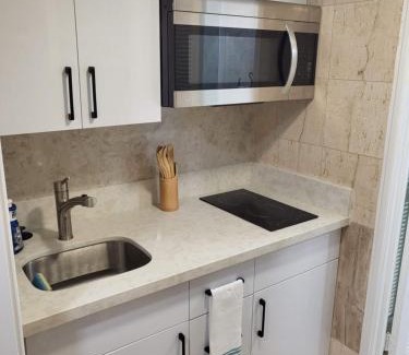 Waikiki Apartment | 21st Floor Renovated Studio with 2 Queen Beds