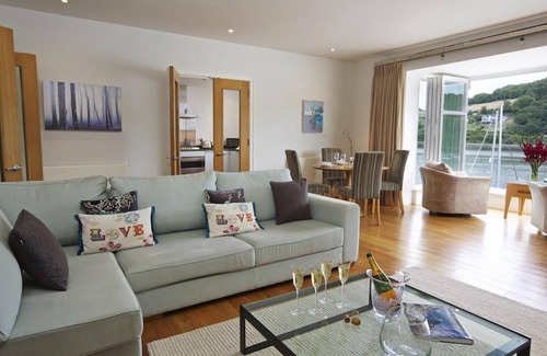 Dartmouth Cottage | 22 Dart Marina