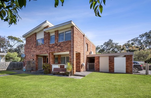 Anglesea House | 22 Golf Links Road Su