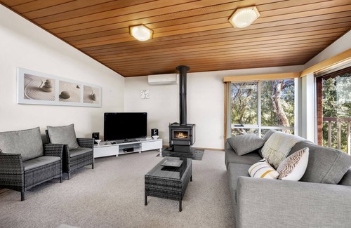 Anglesea House | 22 Golf Links Road Su
