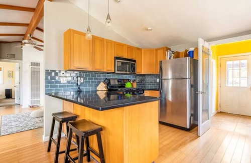 Midpines House | 22 Miles to Yosemite - Hot Tub, Hammocks, Fire Pit, Six Private Acres