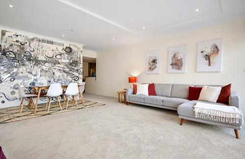 Chinatown Apartment | 222 Stay on Russell Perfect City Getaway