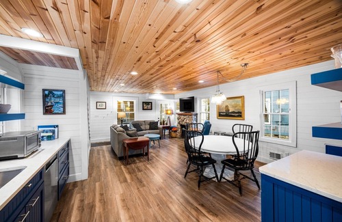 Lakeside Cottage | 228 Laurel Close to Downtown and the Lake!