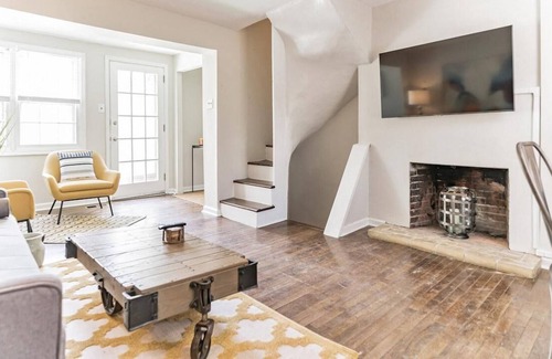 Southwark Apartment | 229 Fulton St. in Philadelphia