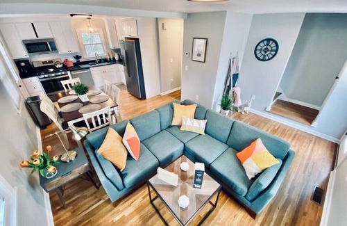 Southington Apartment | #23 *COMFORT & LUXURY* 3 BR/2 BA House