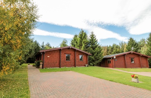 Morpeth Cottage | 23 LAKESIDE DRIVE, pet friendly, country holiday cottage in Felton