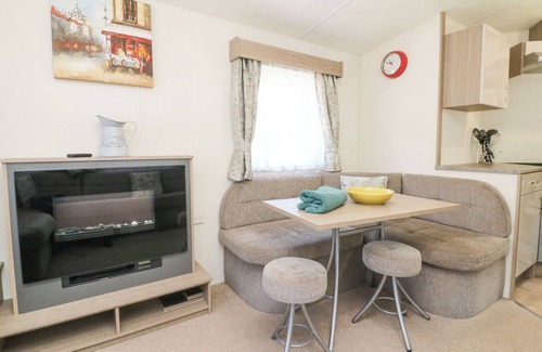 Combe Martin Cottage | 23 MANLEIGH PARK, pet friendly, with a garden in Combe Martin