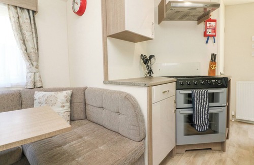 Combe Martin Cottage | 23 MANLEIGH PARK, pet friendly, with a garden in Combe Martin