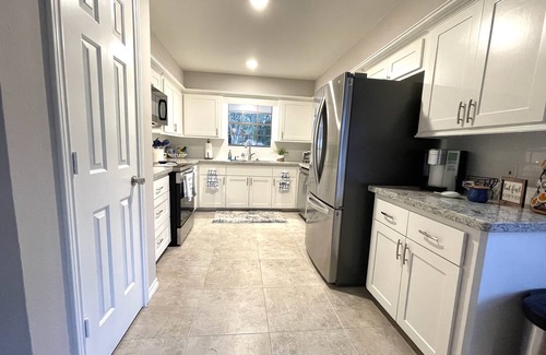 Montgomery Cottage | 2300 Sq Ft, 4/2 ❤️ 2 Minutes From Lake Conroe