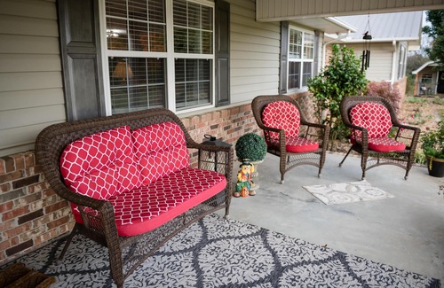 Henagar House | 2300 sq ft home nestled in NE Alabama. Pet friendly! Hot tub! Game Room!