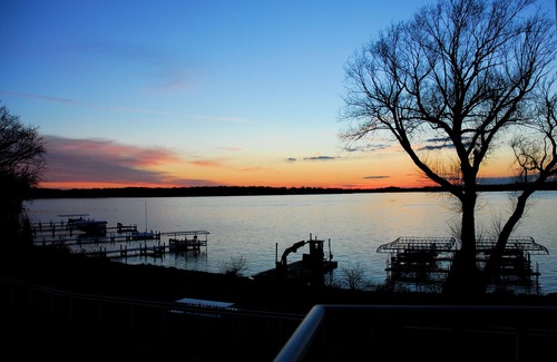 Delavan Lake Condo | 232 - Beautifully Updated 1 Bedroom Condo Suite