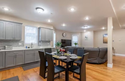 Dudley - Brunswick King Apartment | 233/1 - 4BR Comfortable Apt near Franklin Park Zoo