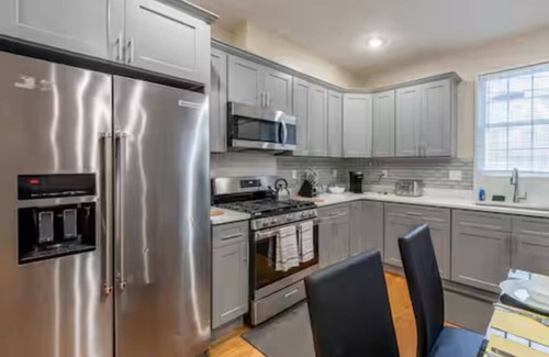 Dudley - Brunswick King Apartment | 233/1 - 4BR Comfortable Apt near Franklin Park Zoo
