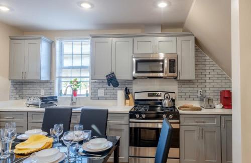 Dudley - Brunswick King Apartment | 233-3 - 4BR Boston - Peaceful Escape near Park Zoo