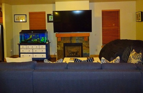 Bear Hollow Village House | 2334SF Ski Retreat-Sleeps 12 & incl. Clubhouse Amenities! Close to Everything!