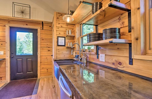 Alma House | 24-0132 Alma Retreat w/Deck: 17 Mi to Skiing