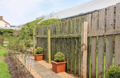 Banff Cottage | 24 BRIDGE STREET, pet friendly, with a garden in Banff