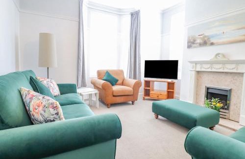 Conwy House | 24 Cadnant Park