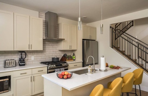 Berkley House | 24 Guests | 2 Rooftops | 2 Game Rooms | 2 Hot Tubs