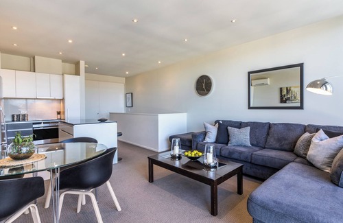Taupo Cottage | 24 Marina View Retreat - Taupo Holiday Apartment