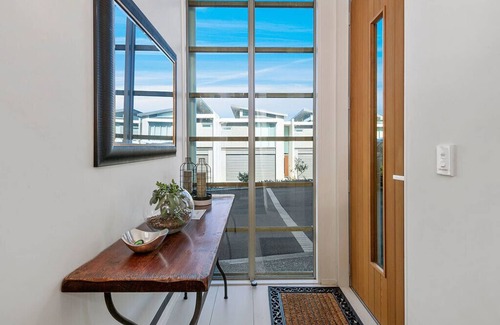 Taupo Cottage | 24 Marina View Retreat - Taupo Holiday Apartment