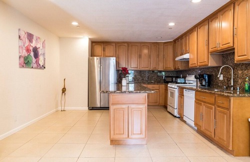 Oakland House | 2400 - Spacious 3B2B House Close to Zoo, Coliseum, FWY & BART