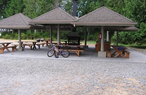 Burley House | 2400 sq ft Luxury Hartstene Pointe Retreat with Pool, Beach & Hi Speed Internet