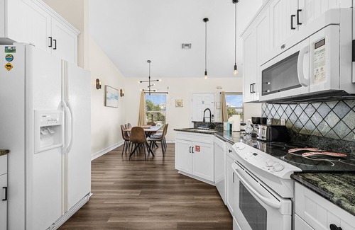 Fort Myers Beach House | 241 Palm Island: 3BR w/Heated Pool