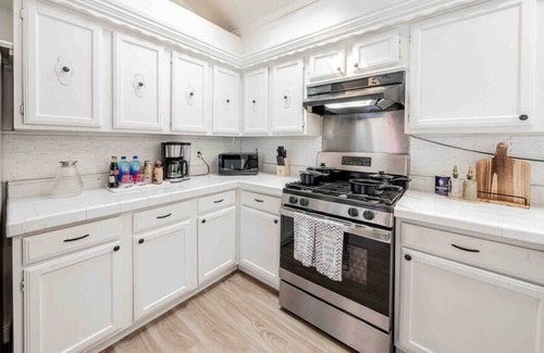 Houston House | 2431 Cozy 3BR near IAH George Bush Airport