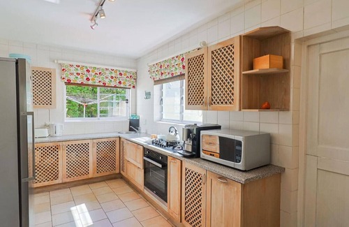 Voelklip House | 245 on 10th - Pet friendly, inverter, at the beach