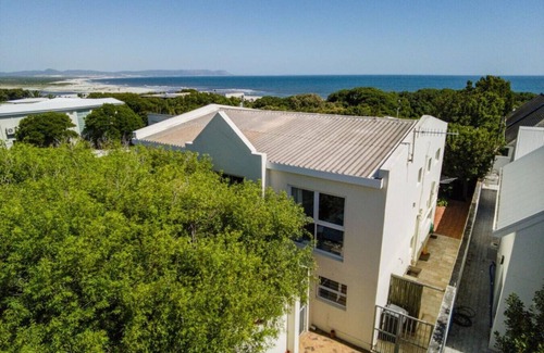 Voelklip House | 245 on 10th - Pet friendly, inverter, at the beach