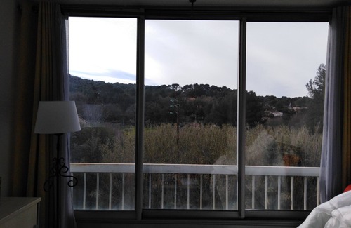 Sanary-sur-Mer Apartment | 24m2 studio in private property with swimming pool and private parking space.