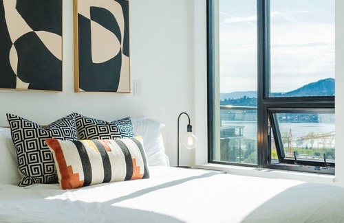 Downtown Kelowna Apartment | 24th Floor Panoramic Penthouse in DT Kelowna With Amazing Views; Huge, Brand-new
