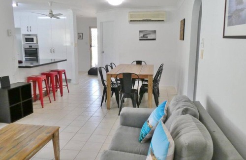 Yamba House | 25 Admiralty Court - Lifestyle Yamba