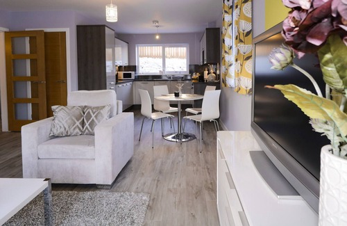Kirkhill Apartment | 25 AIRD CRESCENT, romantic, with a garden in Inverness