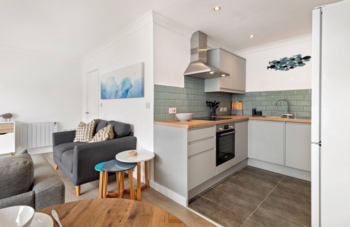 Saundersfoot Apartment | 25 Coedrath Park - Sea Glimpses, Close to Beach