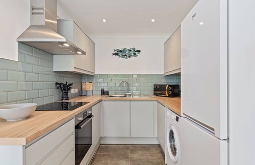 Saundersfoot Apartment | 25 Coedrath Park - Sea Glimpses, Close to Beach