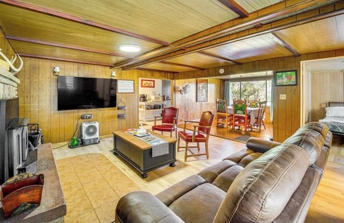 Marvel House | 25 minutes from Durango! Cabin on 2 fenced acres!