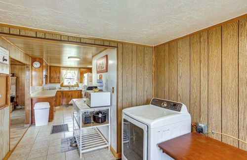 Marvel House | 25 minutes from Durango! Cabin on 2 fenced acres!