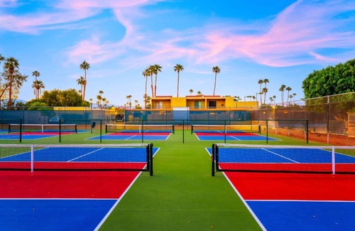 Palm Springs Apartment | 25% Off 2 Week Stay! W/Pickleball, Pool, Hot Tub