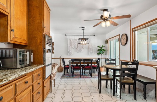 Yucca Valley House | 25% Off 7-Night Stay 1/2 Acre Epic Pool and Spa 2 King Beds Bunk with 2 Queens