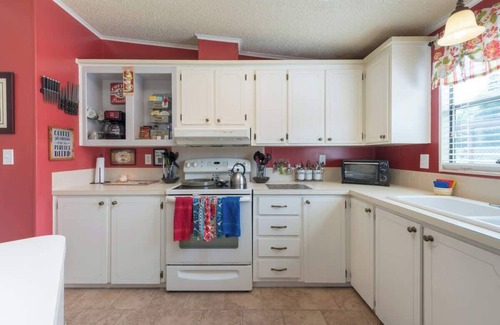 Vista del Lago House | 25%off/Disney5mi/Fishing/2HotTub/3Pools/Gym/Courts
