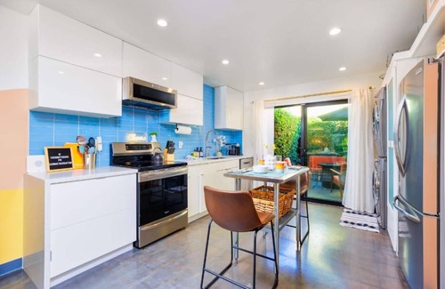 Palm Springs Apartment | 25% Off Jan, 2 Week Stay! W/Pickleball, Pool, Spa